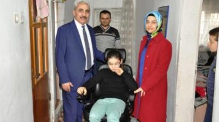 Engelli &Ccedil;ocuğun Ak&uuml;l&uuml; Sandalye Sevinci