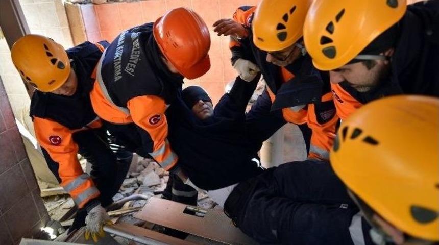 Nefes Kesen Deprem Tatbikatı