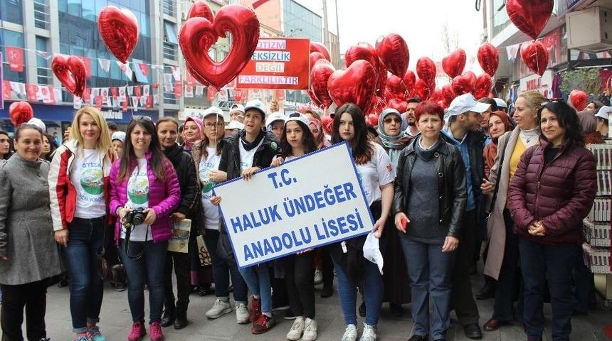 Zeytinburnu&rsquo;nda Otizme Farkındalık Y&uuml;r&uuml;y&uuml;ş&uuml;