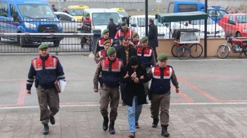 Yunanistan'a Ka&ccedil;arken Yakalanan Eski &Ouml;ğretim &Uuml;yesi Tutuklandı (2)