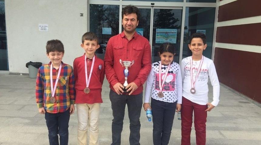 Hisarcık Atat&uuml;rk İlkokulunun Satran&ccedil; Başarısı