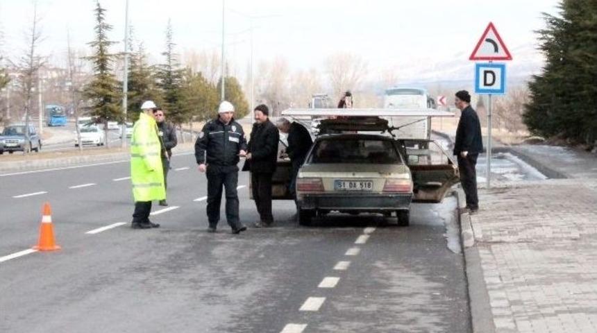 Otomobil &Uuml;zerinde Reklam Tabelası Taşıdı, 387 Tl Ceza Yedi