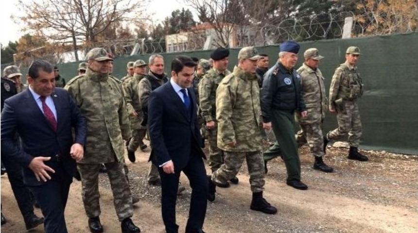 Genelkurmay Başkanı Orgeneral Akar, Sınır Birliklerini Ziyaret Etti
