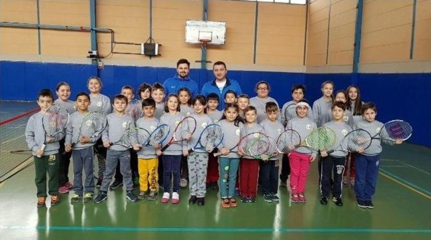 Minik Tenis&ccedil;ilerden Heyecan Dolu Turnuva