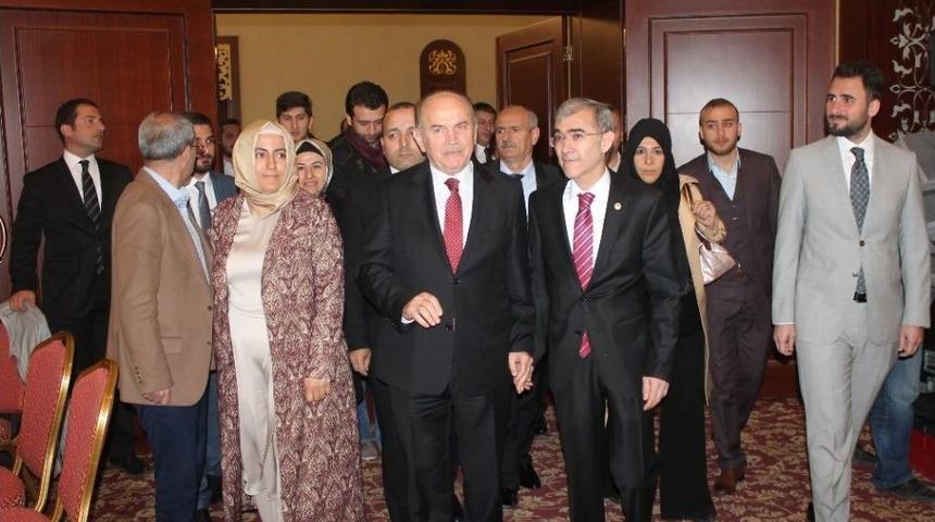 İbb Başkanı Kadir Topbaş: &ldquo;suriye&rsquo;de İnsanlık Katlediliyor"