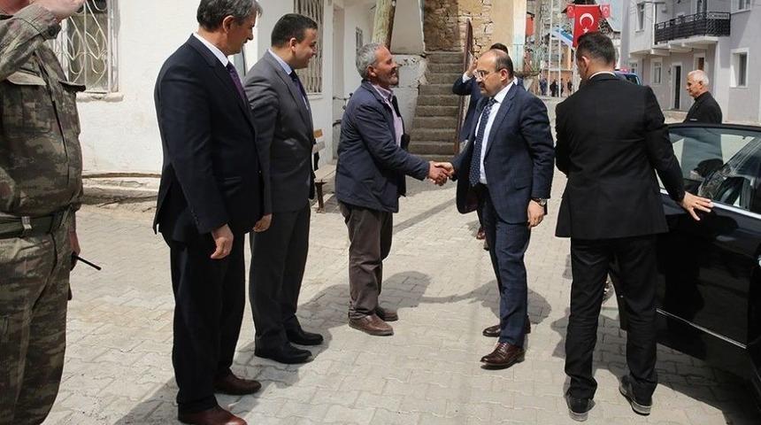 Vali İsmail Ustaoğlu, &Ccedil;atıksuspor Şampiyonluk Pastasını Kesti