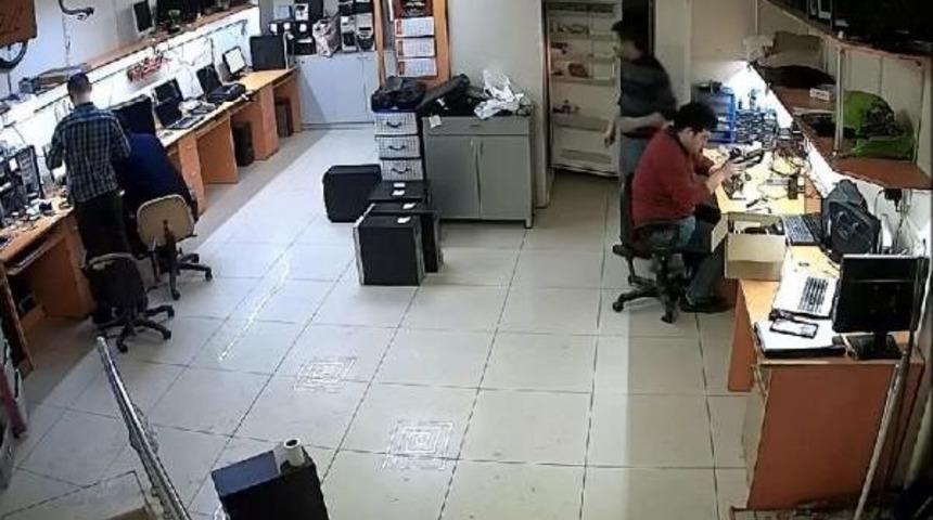 Tablet, Tamir Edilirken Patlayıp Alev Aldı