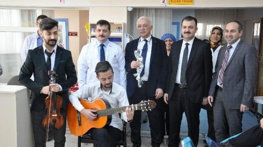 Kemoterapi Hastalarına M&uuml;zik Eşliğinde Tedavi