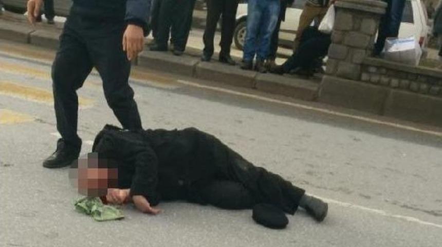 Yayalara Minib&uuml;s &Ccedil;arptı: 1 &Ouml;l&uuml;, 1 Yaralı