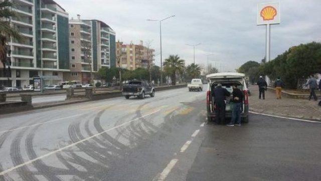 Yayalara Minibüs Çarptı: 1 Ölü, 1 Yaralı