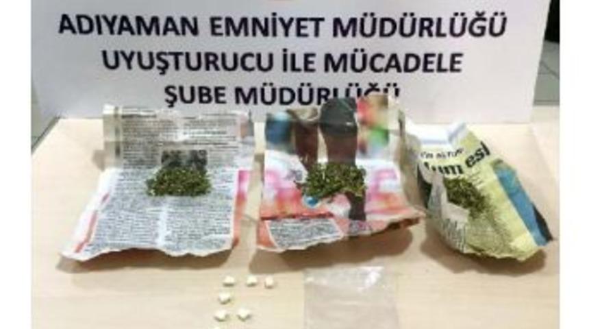 Kafede Uyuşturucu Hap Ve Esrarla Yakalandı