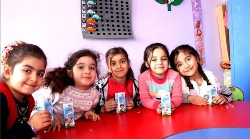 Van&rsquo;da &lsquo;okul S&uuml;t&uuml;&rsquo; Dağıtımı