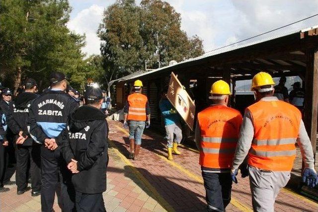 Marmaris’te Sahildeki Kaçak Yapılar Yıkılıyor