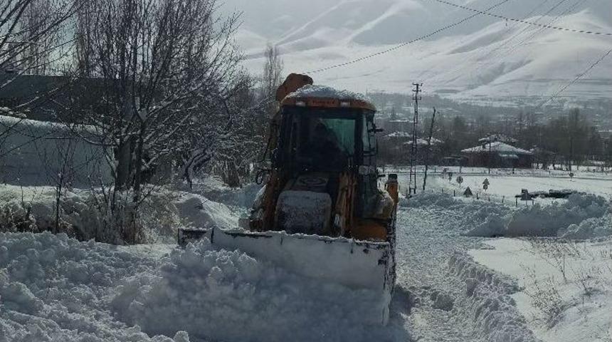 Gevaş Belediyesinden Karla M&uuml;cadele &Ccedil;alışması