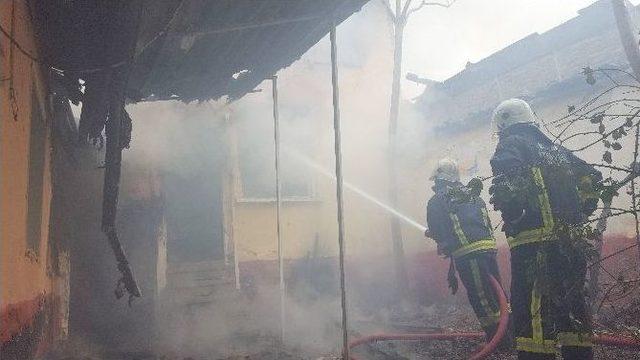 Metruk Bina Alev Alev Yandı 1