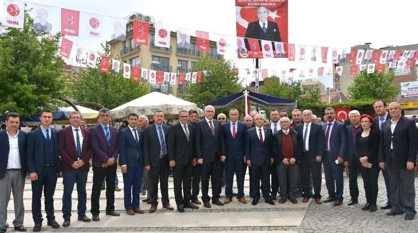 Alparslan T&uuml;rkeş, &Ouml;l&uuml;m&uuml;n&uuml;n 20&rsquo;nci Yılında Salihli&rsquo;de Anıldı