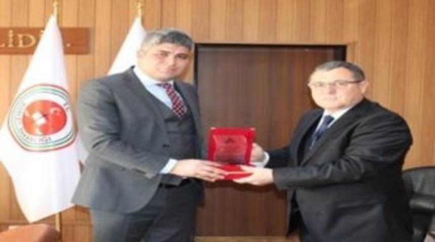 G&uuml;mr&uuml;k Ve Ticaret B&ouml;lge M&uuml;d&uuml;r&uuml; Dara, Doğubayazıt Cumhuriyet Başsavcısı Yılmaz&rsquo;ı Ziyaret Etti