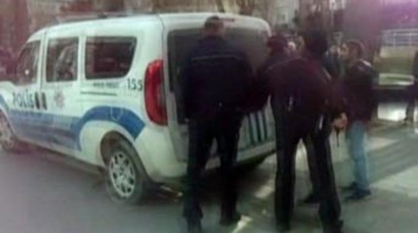 Uyanık Esnaf, Ş&uuml;phelileri Oyalayıp Polisi &Ccedil;ağırdı