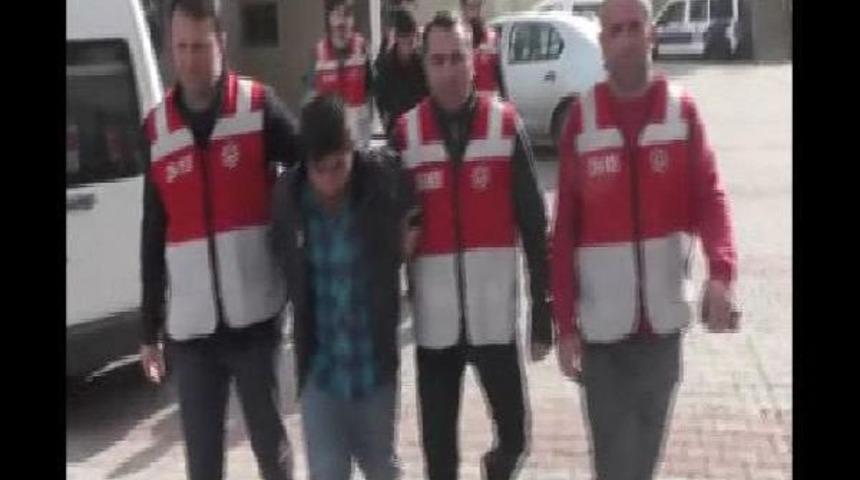 Kadın &Ccedil;antalarını Kapka&ccedil; Yapan 4 Kişi Yakalandı