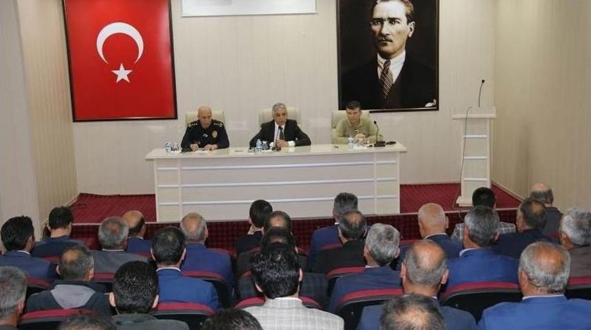 Hakkari&rsquo;de Muhtarlar Toplantısı