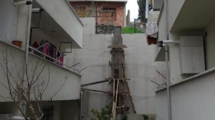 İstinat Duvarı Kayınca 28 Daireli Iki Bina Boşaltıldı