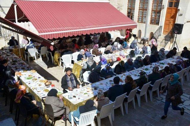 Vali Çataklı, Yaşlılarla Bir Araya Geldi