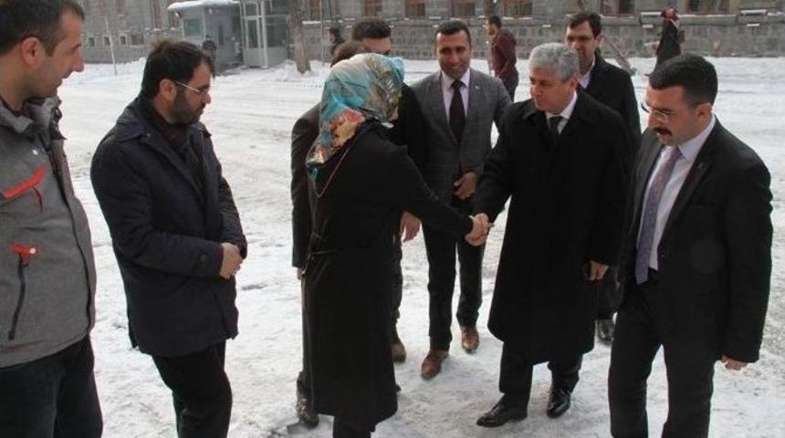 Vali Doğan&rsquo;dan Referandum &Ouml;ncesi Siyasi Partilere Ziyaret