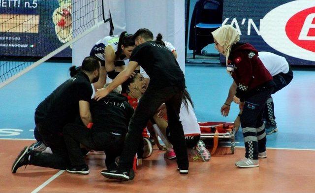 Eczacıbaşı Vitra’lı Voleybolcu Thaisa Sakatlandı