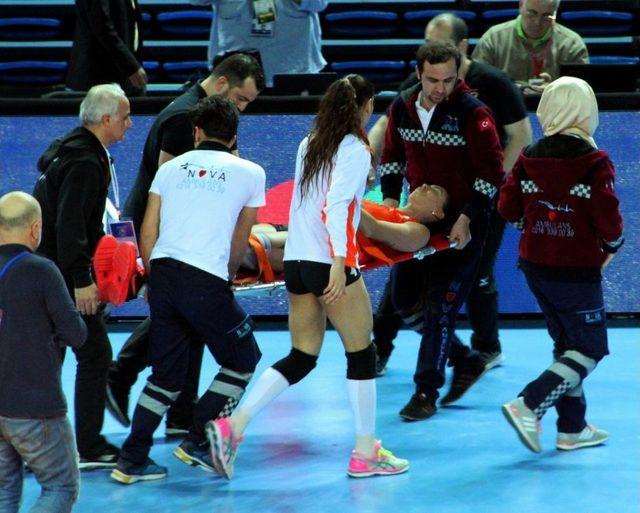 Eczacıbaşı Vitra’lı Voleybolcu Thaisa Sakatlandı