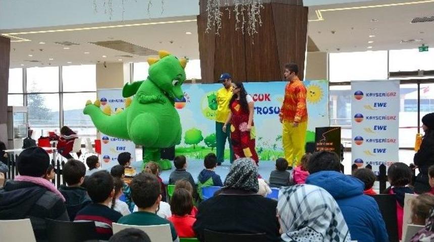 Dolgi Tatilde &Ccedil;ocukların Yanındaydı