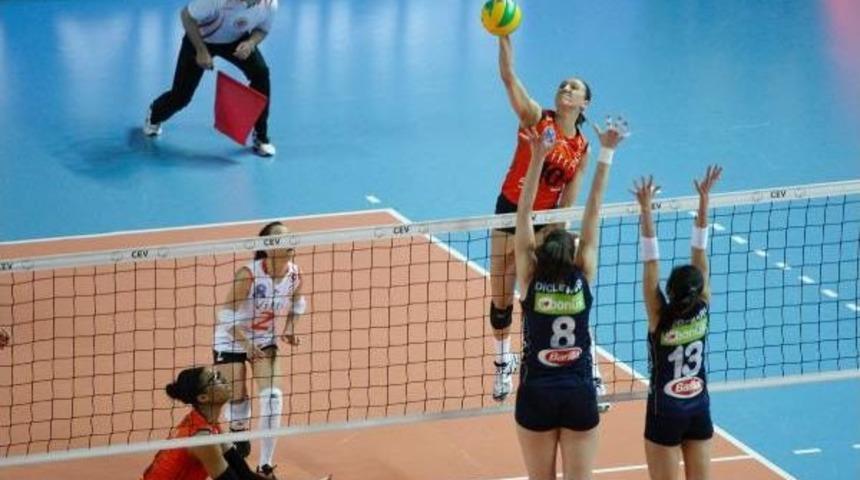 Eczacıbaşı Vitra D&ouml;rtl&uuml; Finalde