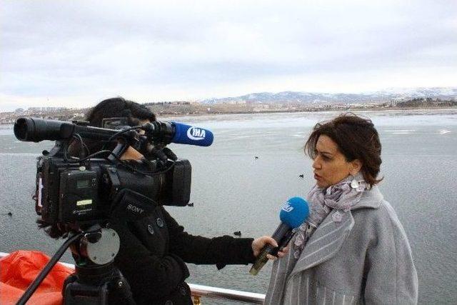 (özel Haber) Azeri Sanatçı Azerin, 15 Temmuz Darbe Girişimini Eserleri İle Anlatıyor