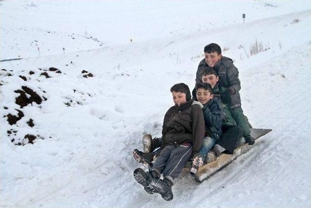 Çocukların Kar Keyfi 1