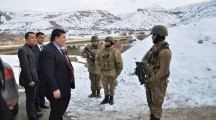 Vali Arslantaş, Jandarma Kontrol Noktasını Denetledi