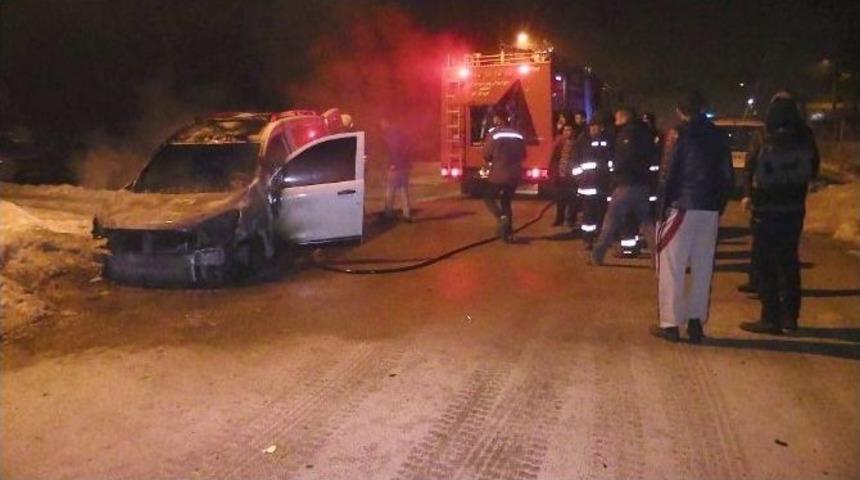 Konya&rsquo;da İki Ara&ccedil; Kundaklandı