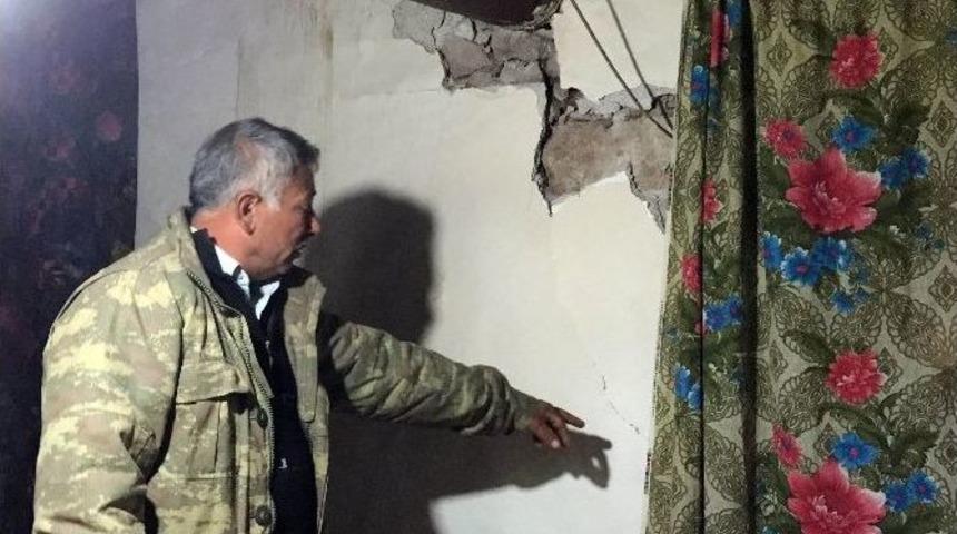 Depremzedeler Geceyi Ayakta Ge&ccedil;irdi