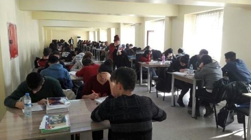 Hakkari Halk K&uuml;t&uuml;phanesine Rekor Talep