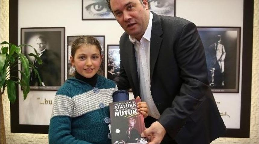 Buca Belediyesi 50 Bin Nutuk Dağıtacak