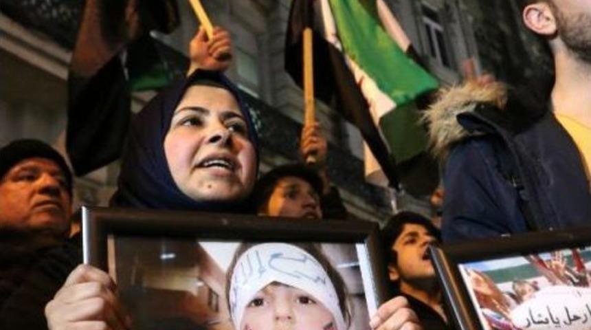 İdlip'teki Saldırıyı Protesto I&ccedil;in Rusya Konsolosluğu'na Y&uuml;r&uuml;d&uuml;ler