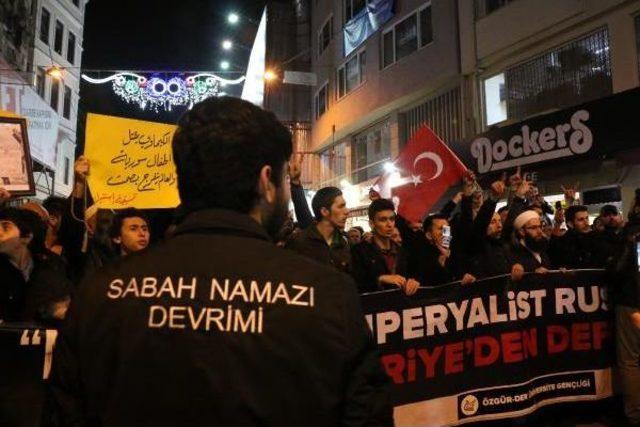 İdlip'teki Saldırıyı Protesto Için Rusya Konsolosluğu'na Yürüdüler