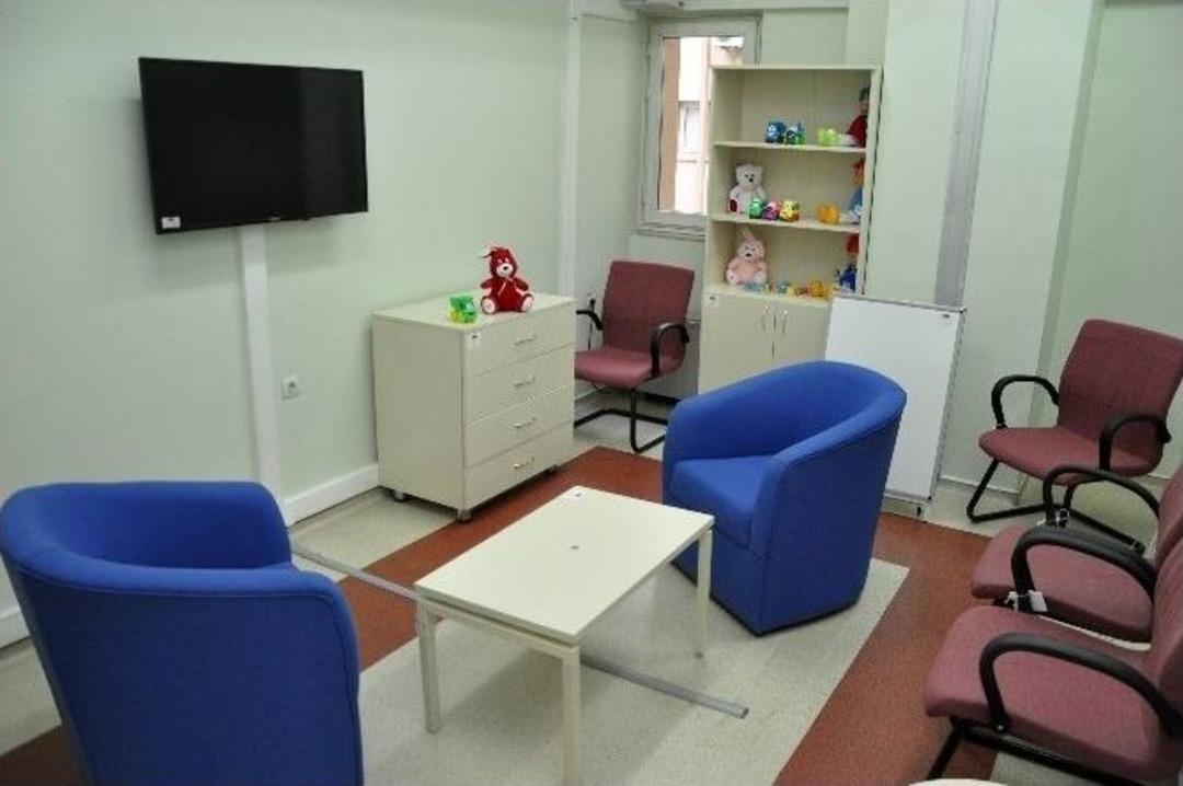 Adana Adliyesi&rsquo;nde &Ccedil;ocuklar İ&ccedil;in Hem Oyun Hem İfade Odası