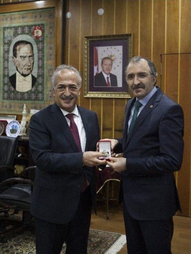 Maliye Bakan Yardımcısı Yavilioğlu&rsquo;ndan Rekt&ouml;r &Ccedil;omaklı&rsquo;ya Ziyaret 1