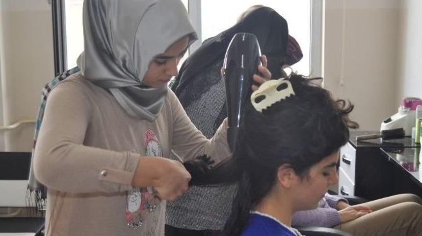 Hem &Ouml;ğreniyor Hem Para Kazanıyorlar