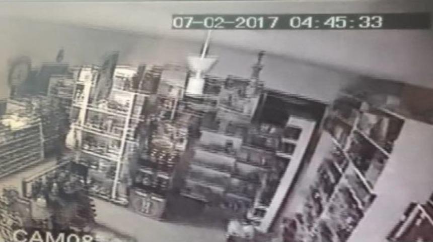 Deprem Anı G&uuml;venlik Kamerasında