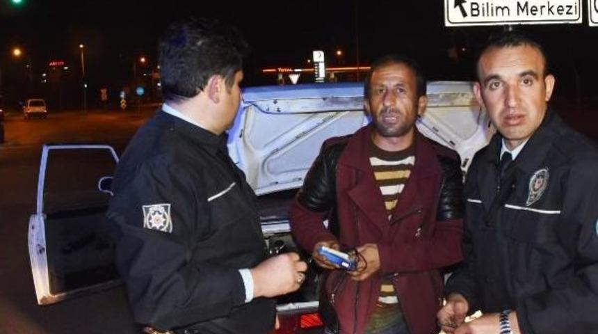 'dur' Ihtarına Uymayan S&uuml;r&uuml;c&uuml;; Eşimle Kavga Ettik, Mesajla G&ouml;nl&uuml;n&uuml; Alıyordum