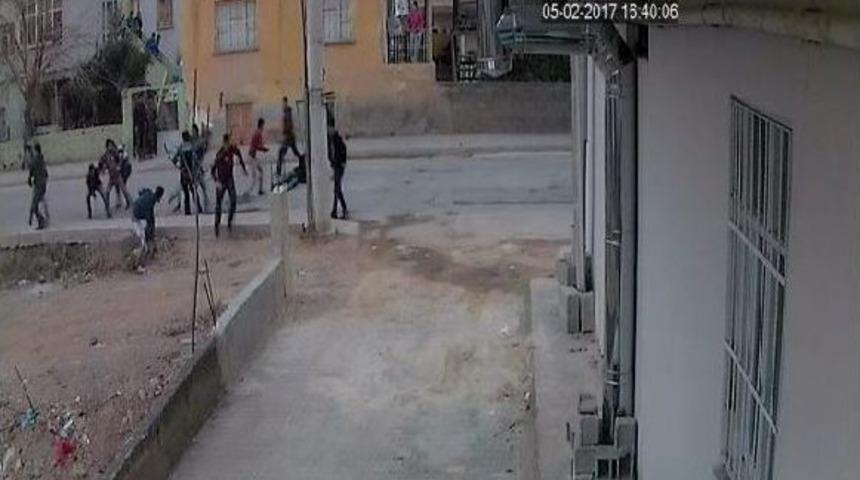 Suriyelilerin Taşlı Sopalı Kavgası Kamerada