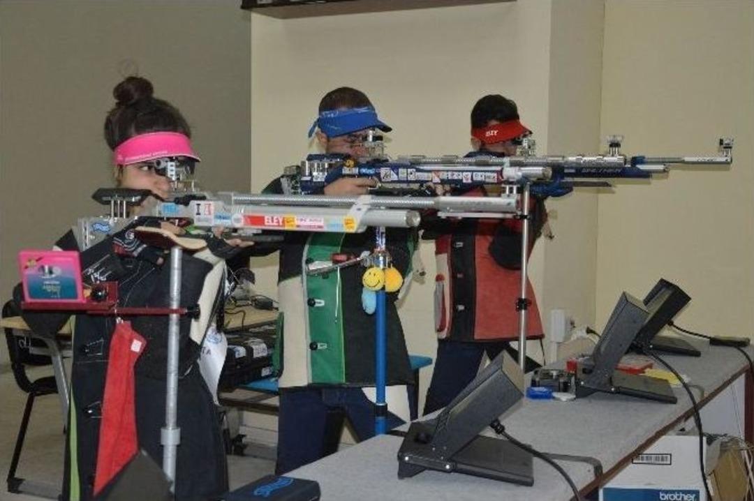 Diyarbakırlı Aile Atıcılıkta T&uuml;rkiye Rekoru Kırdı