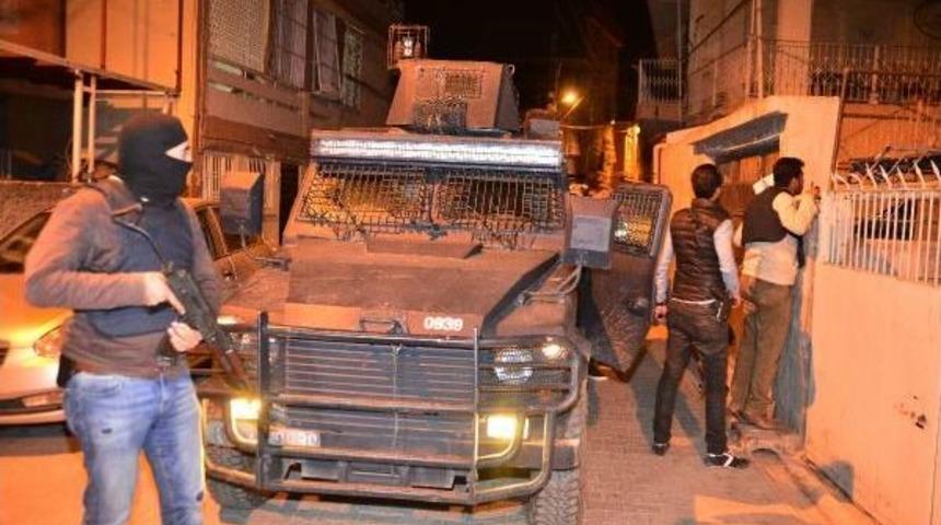 Adana'da Ter&ouml;r Operasyonu: 14 G&ouml;zaltı