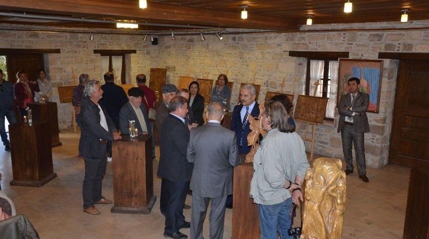 Kuşadası&rsquo;nda Ahşap Yontma Ve Resim Sergisi A&ccedil;ıldı