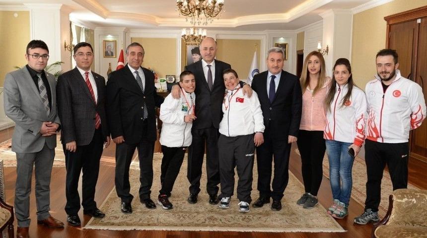 Vali Azizoğlu, &Ouml;zel Şampiyonları Ağırladı